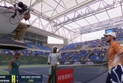 Hỗn loạn tại Shanghai Masters 2025: Đèn LED nhấp nháy khiến trận quần vợt bị gián đoạn 22 phút