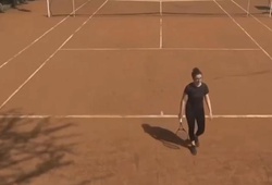 Giải quần vợt quốc tế nhỏ bé ở Kenya bỗng dưng nổi tiếng do trao suất đặc cách cho tay vợt đánh như mới biết chơi