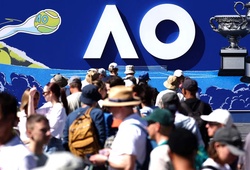 Kỷ lục hơn 73.000 người đổ xô xem quần vợt Australian Open, ban tổ chức bị chỉ trích vì tạm dừng bán vé giá rẻ