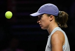 Iga Swiatek lên tiếng khi mất ngôi số 1 thế giới quần vợt đơn nữ vào tay Aryna Sabalenka năm 2025