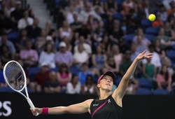 Tennis Australian Open 2024: Cú giao bóng của số 1 thế giới Iga Swiatek bị chê