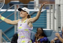 Quần vợt Rome Open 2026: Iga Swiatek thắng áp đảo Naomi Osaka để tiến vào tứ kết