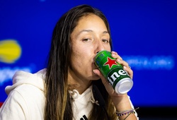 Uống bia ở họp báo US Open, sao tennis nữ con đại gia không có hợp đồng quảng cáo cho Heineken là quá phí