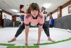 Chuyện về nữ y tá trở thành võ sĩ sumo đầu tiên của Ireland: "Đấu với đàn ông thật quyền năng"