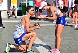 Cặp VĐV Slovakia cầu hôn nhau ngay trên vạch đích đi bộ 35km giải điền kinh thế giới 2023