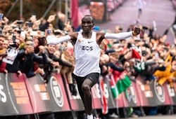 Giành vô số danh hiệu, phá nhiều kỷ lục, tại sao bây giờ Eliud Kipchoge mới dự Boston Marathon?