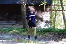 Bác sĩ 80 tuổi chạy hơn 170 marathon trên 7 lục địa