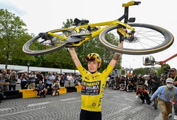 Cua-rơ Đan Mạch Jonas Vingegaard vô địch giải đua xe đạp Tour de France hai năm liên tiếp
