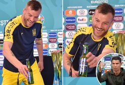 Yarmolenko “phản pháo” Ronaldo về vụ bỏ đồ uống nhà tài trợ
