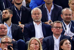 Abramovich bị trừng phạt ảnh hưởng gì đến chuyển nhượng của Chelsea?