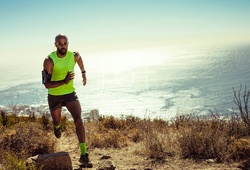 Chạy bộ trên 70km mỗi tuần khiến đàn ông yếu sinh lý?