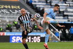 Torres làm lu mờ kỷ lục của Messi với hat-trick cho Man City