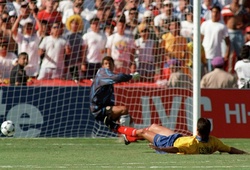 Cầu thủ Andres Escobar bị bắn chết năm bao nhiêu tuổi?