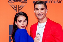 Ronaldo cầu hôn bạn gái bằng chiếc nhẫn đắt giá nhất làng WAGs