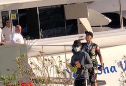 Ronaldo cùng bạn gái bất ngờ xuất hiện trên du thuyền
