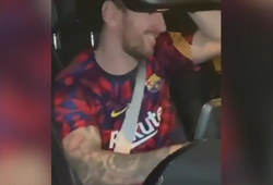 CĐV Barca khiến Messi bật cười với lời bày tỏ dí dỏm