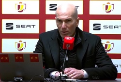 CĐV Real Madrid quay lưng với HLV Zidane trong cuộc thăm dò