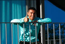 Ronaldo quay về Italia cách ly bằng phương tiện đặc biệt