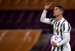Ronaldo vượt qua mọi huyền thoại Juventus về ghi bàn