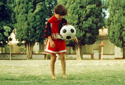 CLB thời thơ ấu chia sẻ bức ảnh về Messi chưa từng được công bố