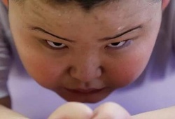 Động lực của cậu bé sumo 10 tuổi nặng 85kg: "Thắng mấy anh lớn là vui!"