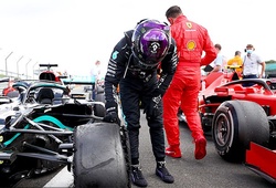 Vòng loại Grand Prix Anh: Bottas chiếm pole, Hamilton lại nổ lốp