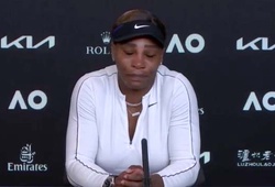 Serena Williams rời phòng họp báo trong nước mắt sau trận thua Naomi Osaka ở bán kết Australian Open
