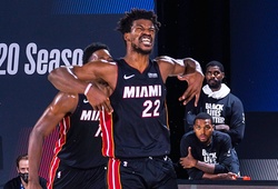 Jimmy Butler bật chế độ Playoffs, Miami Heat "cướp" Game 1 từ tay Milwaukee