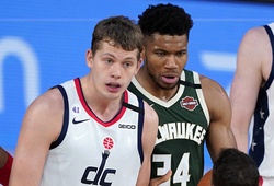 Húc đầu vào đối phương, Giannis Antetokounmpo chính thức nhận án phạt từ NBA