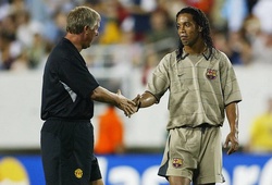 MU chuẩn bị áo đấu cho Ronaldinho vì ngỡ mua được vào hè 2003