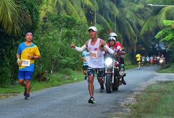 30 VĐV chạy 21km thuộc nhóm tốt nhất Việt Nam đổ bộ giải bán marathon Bình Dương
