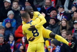 N'Golo Kante "ăn đứt" cả 2 tiền đạo của Chelsea