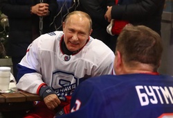 Tổng thống Nga Vladimir Putin ghi bàn trong trận đấu hockey, góp phần giúp đội nhà giành thắng lợi