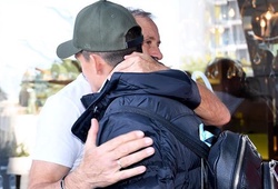 Asian Cup 2019: HLV Rajevac ngậm ngùi ôm các cầu thủ ĐT Thái Lan sau khi bị sa thải