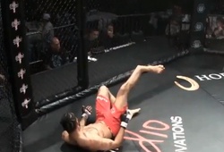 Rợn người cảnh võ sỹ MMA gãy đôi chân sau khi tấn công đối thủ