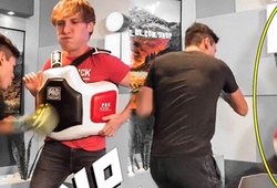 Logan Paul ngã sấp mặt khi chịu liên hoàn đấm của boxer chuyên nghiệp