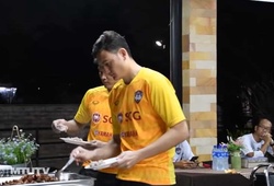 Khám phá bữa ăn của Muangthong Utd cùng Đặng Văn Lâm