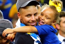 Với con gái Riley, Stephen Curry tỏ ra hối tiếc vì hành động năm 2015