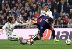 Modric bị "troll" sấp mặt vì hành vi thô thiển với Messi ở Siêu kinh điển