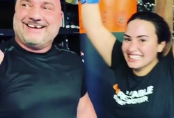 Tập Boxing quá tay, Demi Lovato đấm bay răng HLV của mình