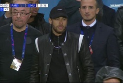 Gương mặt "hoảng loạn" của Neymar khi chứng kiến PSG gục ngã cay đắng trước MU