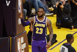 LeBron James sắm vai anh cả, bảo vệ "đàn con thơ" tại LA Lakers