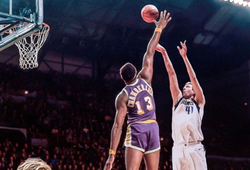 Nhẹ nhàng thực hiện cú ném đậm chất thương hiệu, Dirk Nowiztki trở lại Top 6 tay ghi điểm vĩ đại nhất NBA