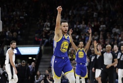 Stephen Curry ném 3/4 sân, Warriors vẫn làm bại tướng trước "già gân" San Antonio Spurs