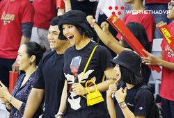 Miu Lê mặc đồ siêu ngầu, tranh thủ "bắn tim" Khoa Trần rồi ăn mừng tung nóc chiến thắng của Saigon Heat