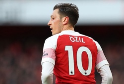 Khó tin việc Ozil “sợ” chơi bên ngoài London cho Arsenal trong 17 tháng qua