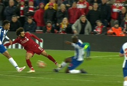 Cựu trọng tài nói gì về tình huống thoát thẻ đỏ của Salah khi Liverpool hạ Porto?