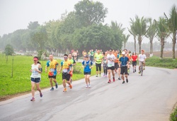 VĐV chạy Ecopark Marathon 2019 được đi xe buýt miễn phí