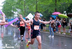 Hùng Hải, Hồng Lệ chia sẻ kinh nghiệm chạy đường dài tại Expo Ecopark Marathon 2019