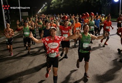 Chùm ảnh: Hàng ngàn runner sải chân "khai tiệc" Ecopark Marathon 2019